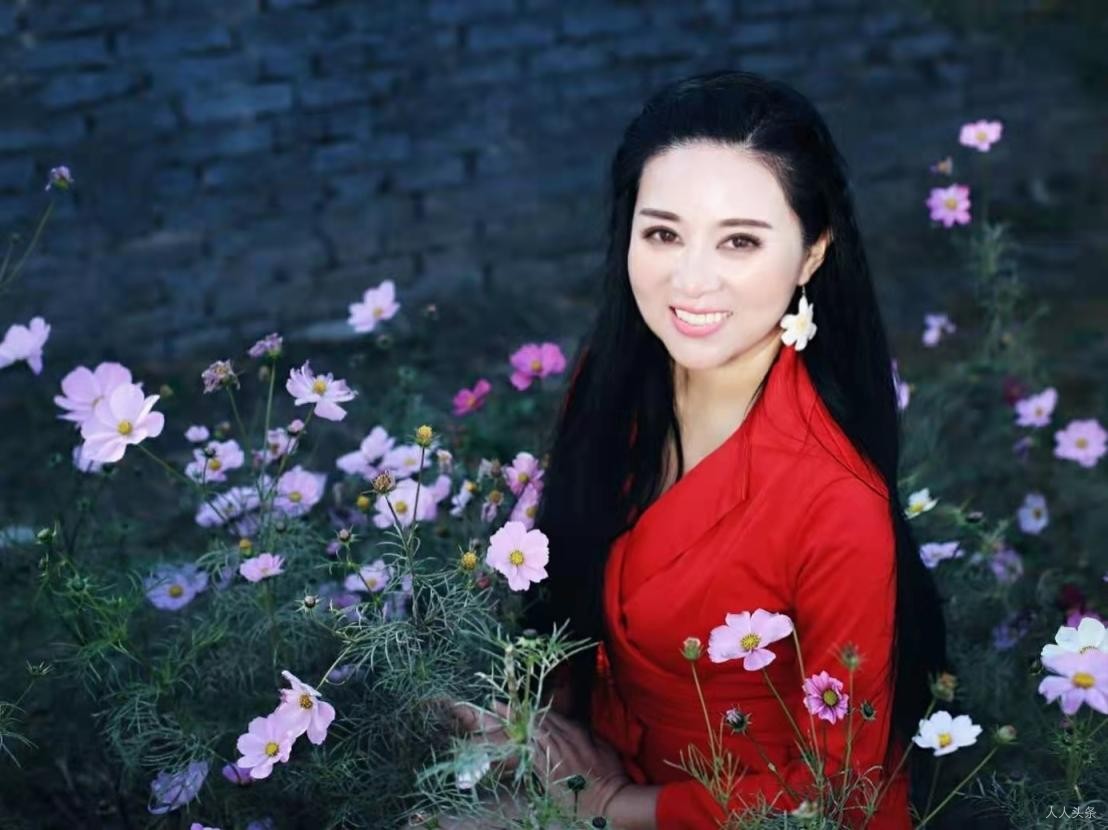 刘雅阁照片2025.jpg
