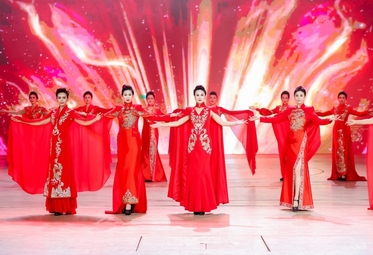 中国（青岛）国际服饰文化节暨年度模特盛典在青岛蓝谷举行