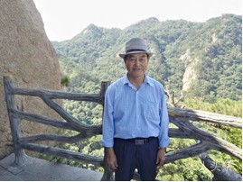 《董文征乡土诗选》乡土特评  土地上的抒情诗人：论董文征乡土诗歌中的三重辩证