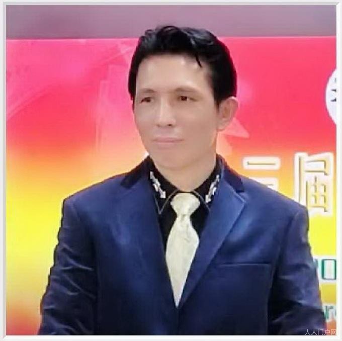 《以墨为马——悬腕的龙城之子王博生》