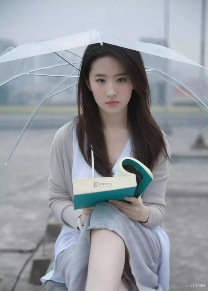 神仙姐姐也曾有“叛逆”时？刘亦菲13岁纽约旧照被扒