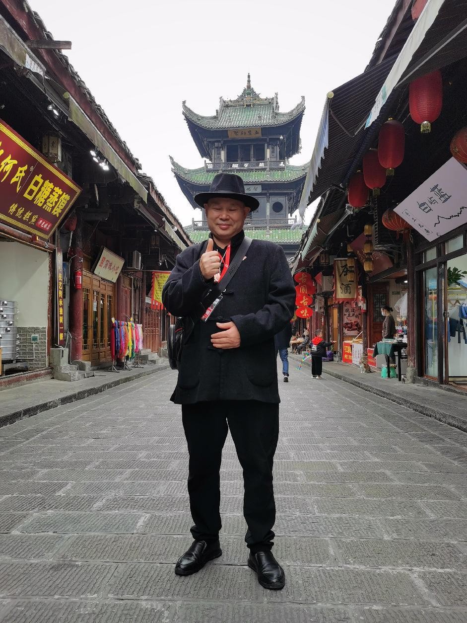 上海同鹿企业董事长徐永明及公司人员向全国人民敬贺新春快乐