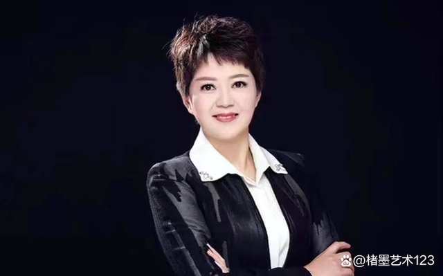 女书法家李春雨荣获第七届中国书画春节联欢晚会书画展书法金奖