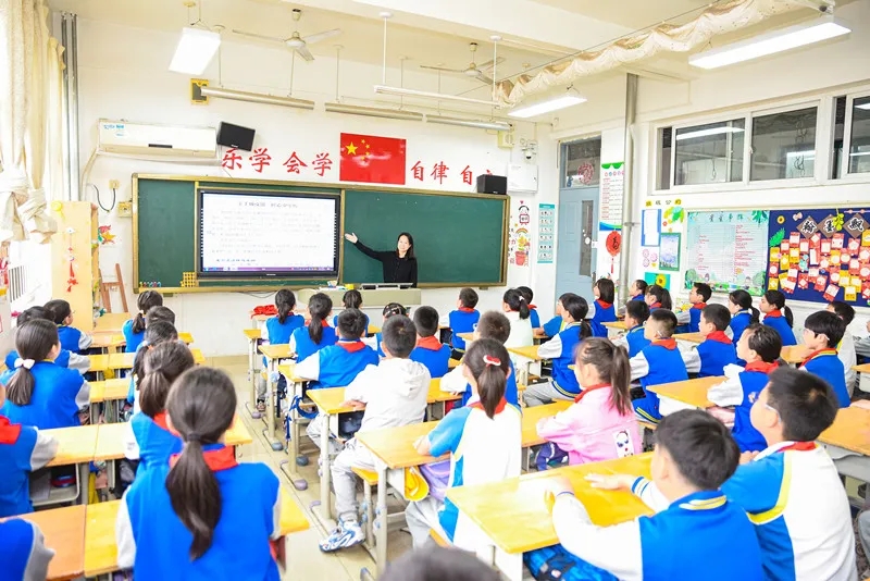 礼赞“十”光 红领巾寻非遗——济南泉景中学小学部四年级研学活动