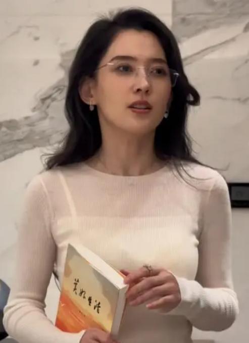 新疆美女森林北凭颜值走红，曾参加过《非诚勿扰》，至今仍单身