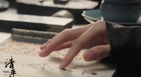 被丑手指拖累的3位男明星，明明有张俊美脸，伸出手却能把人逗笑