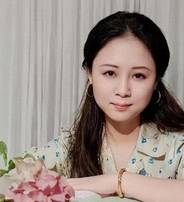 琼瑶：一位文学巨匠背后的真实故事，珍贵美照流出！清丽脱俗，颜值媲美林青霞