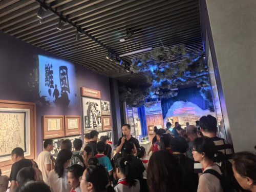30组小记者家庭参与抗战胜利80周年纪念活动传承红色基因