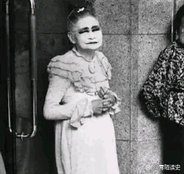 雅阁诗歌【站街女】