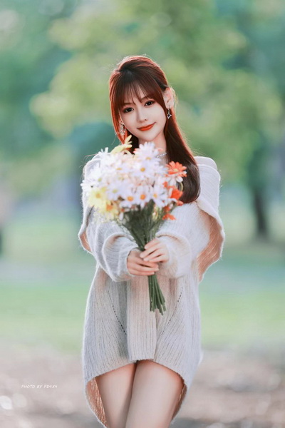 pd4x4人像摄影：手捧鲜花的姑娘