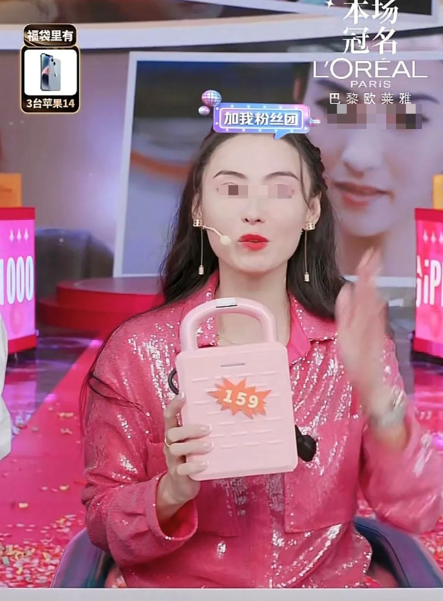 得罪半个娱乐圈，不惧直播带货“翻车”，42岁的她靠美貌就稳赢了