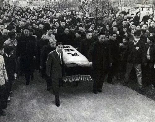 鲁迅逝世5年后，许广平被抓走严刑拷打76天，萧红：为她不值