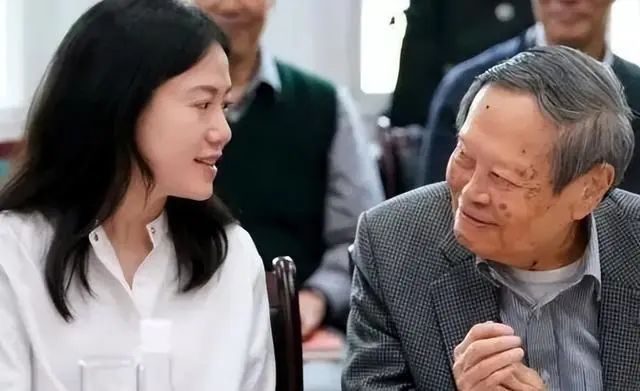 翁帆终于不再隐瞒，含泪说出嫁给杨振宁真实原因，网友：难以置信！