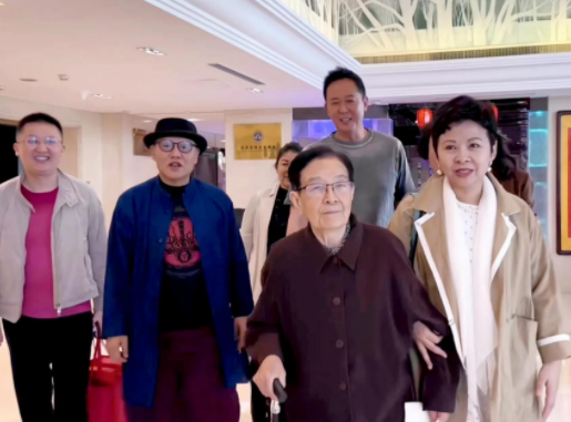 61岁董文华重出江湖，揭开当年被“封杀”真相，太意外！