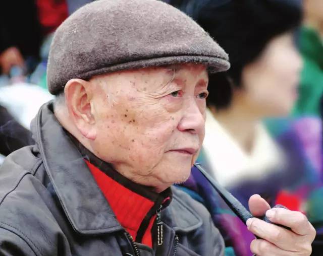 黄永玉：真挚比技巧重要，所以鸟总比人唱得好
