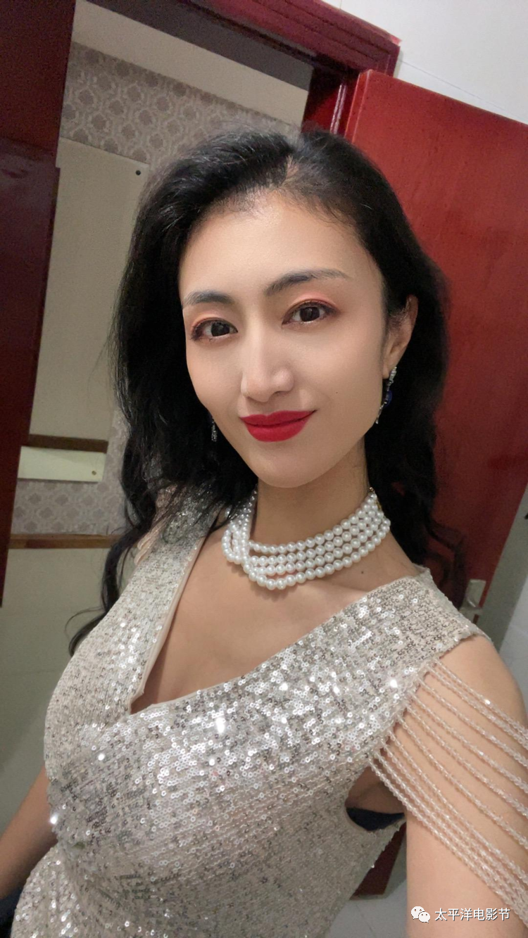 青年演员贾小双荣获2023太平洋电影节“金人奖”最佳女演员奖