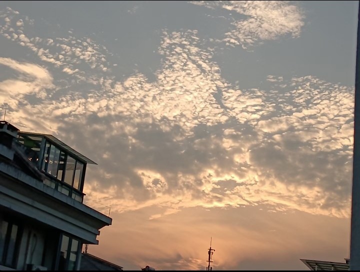 正月二十八日傍晚看到的天空奇妙的景色