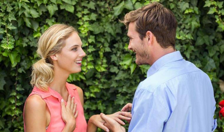 女人在微信上问你：在干嘛呢，高情商的男人都这样回复