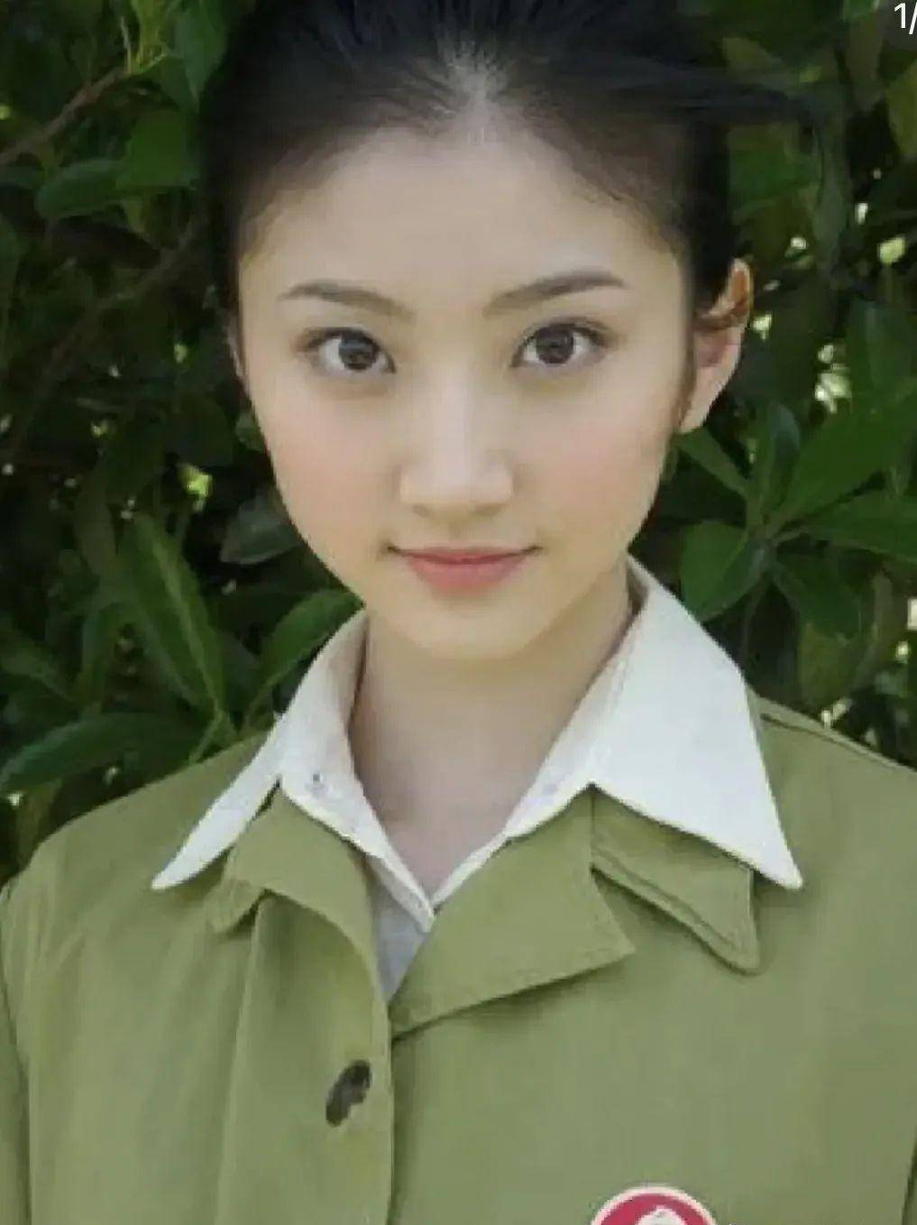 景甜到底能算是北影最美校花？看看她与刘亦菲的合照你就有答案了