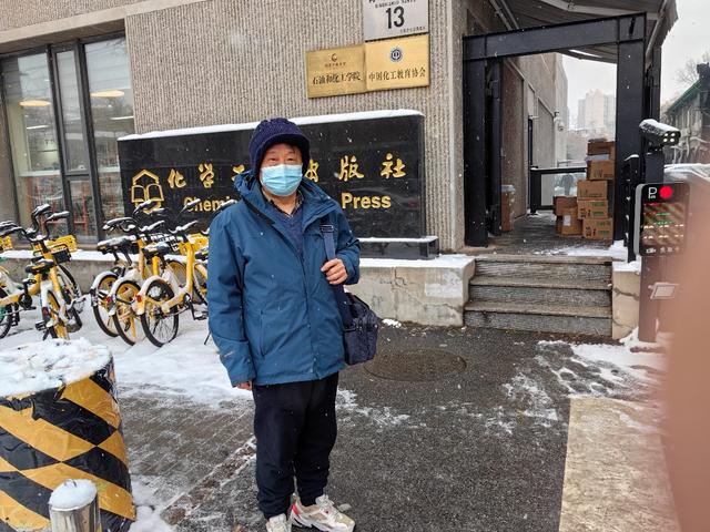 镌铭史册再倾力 同执微光耀烛天